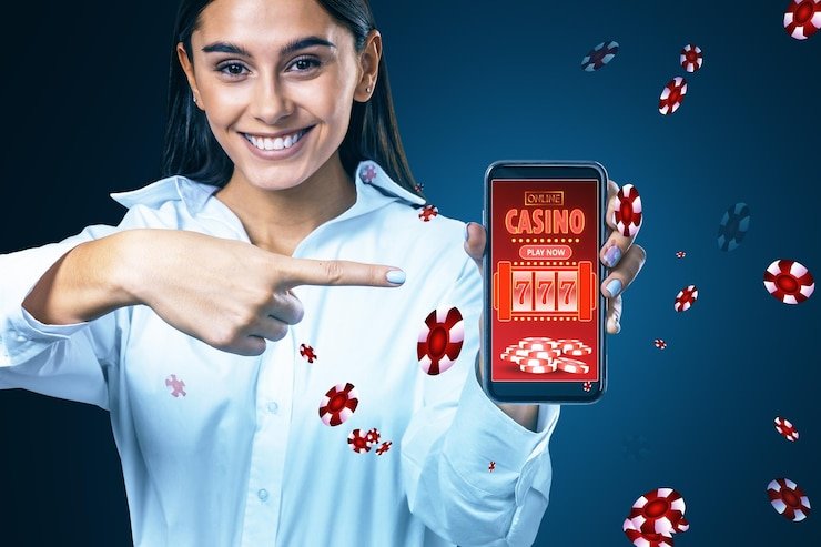 Tampilan layar Diamond Empire menunjukkan simbol berlian, gulungan berwarna emas, dan antarmuka permainan yang intuitif di kaisar888